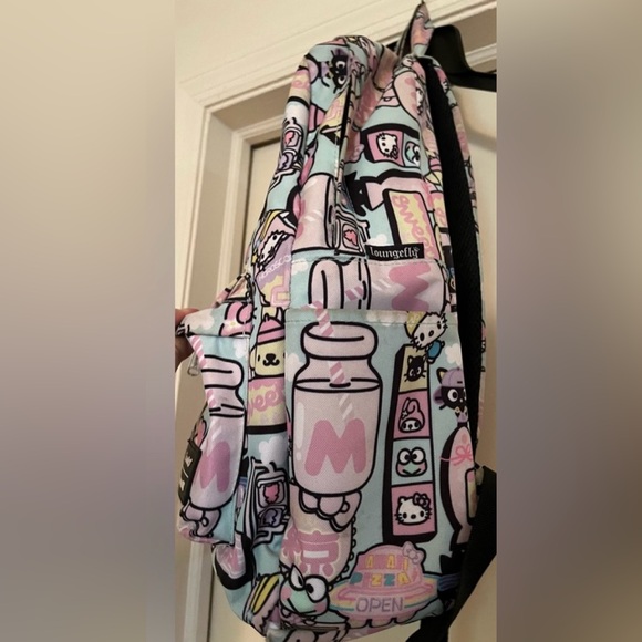 EUC Hello Kitty Loungefly backpack 🎒. Purchased at NYC comicon 🎒✨ - Picture 4 of 6